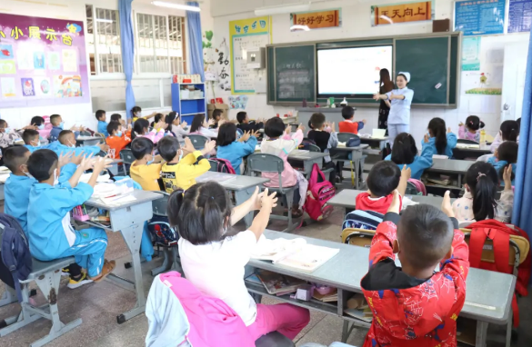 保山安利醫(yī)院為隆陽區(qū)四小、五小、七小、漢莊小學(xué)、永昌小學(xué)開展復(fù)學(xué)疫情防護(hù)知識(shí)培訓(xùn)