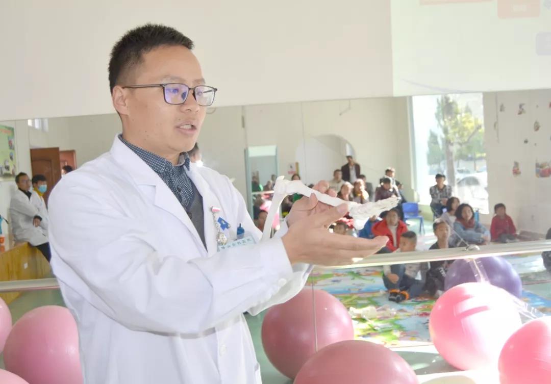 暑期青少年脊柱健康公益課，線上一對一教學(xué)指導(dǎo)！